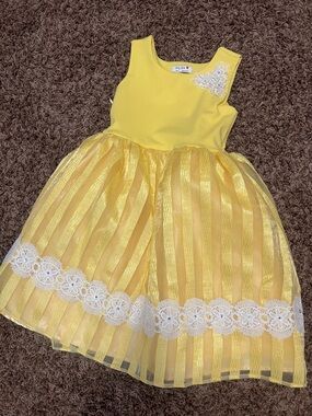 Yellow Girl's Sleeveless Party Dress with Lace Trim